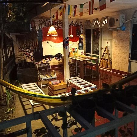 Deoplet Homestay & Gallery Джокякарта Екстериор снимка