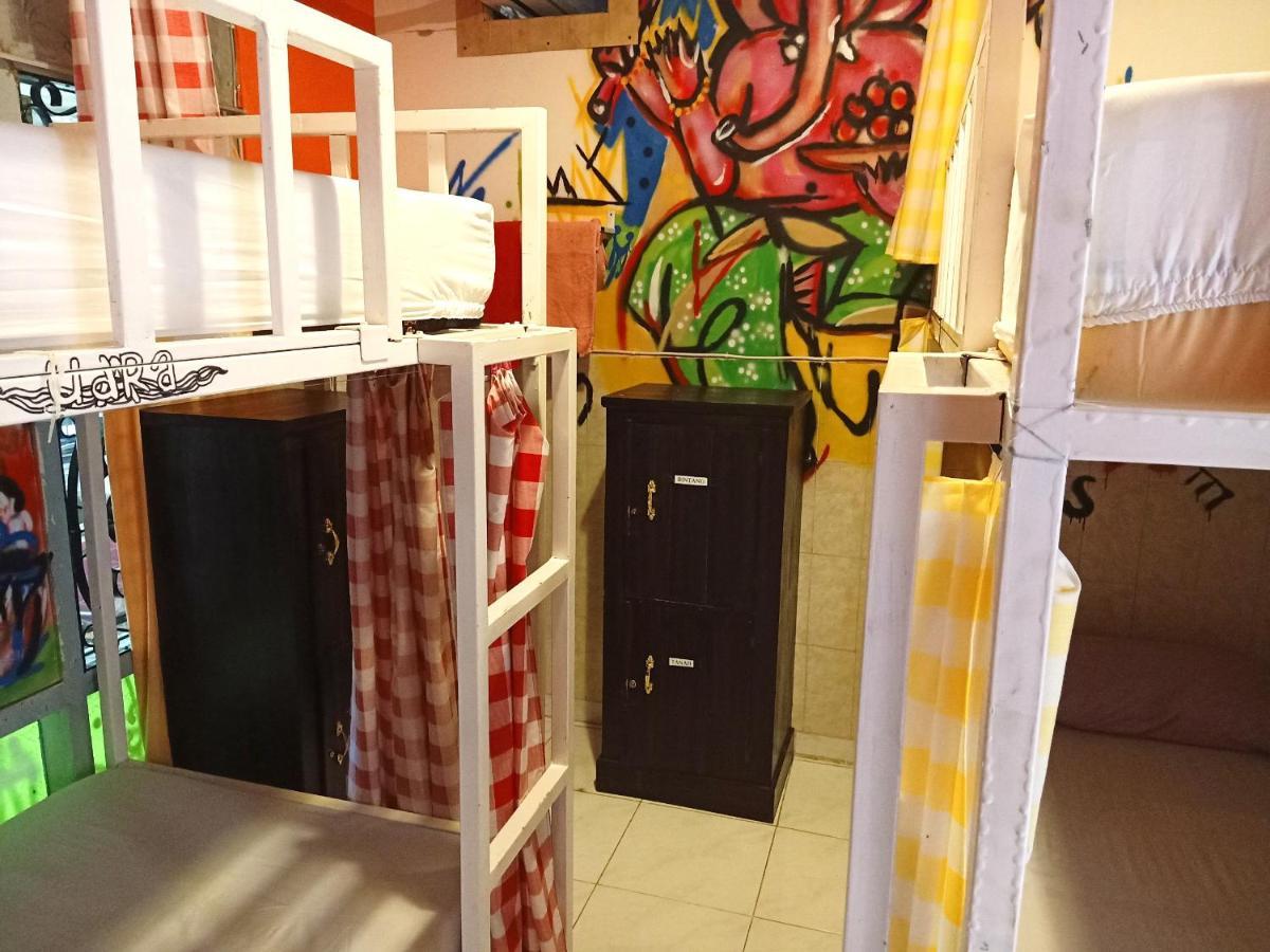 Deoplet Homestay & Gallery Джокякарта Екстериор снимка