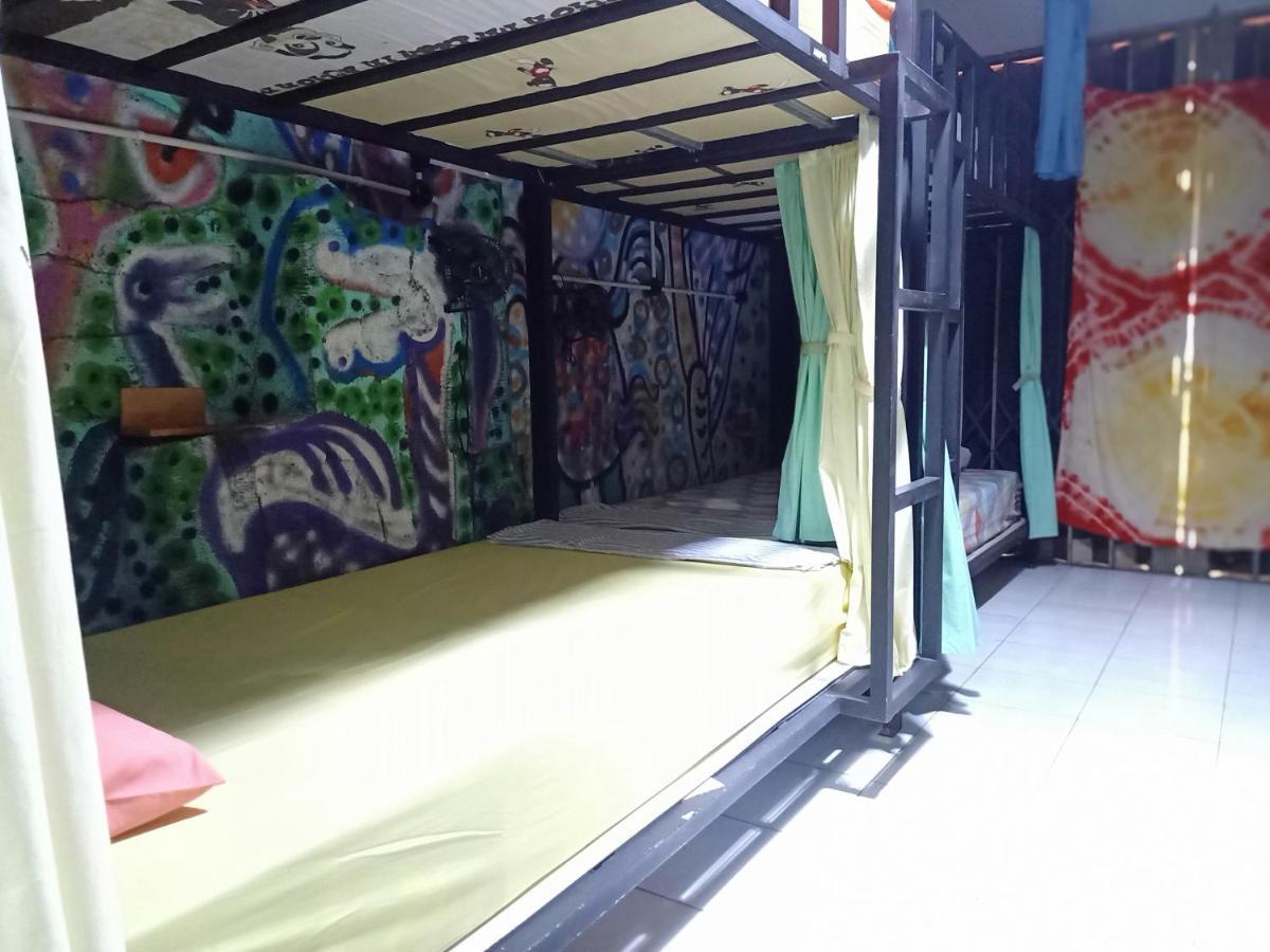 Deoplet Homestay & Gallery Джокякарта Екстериор снимка