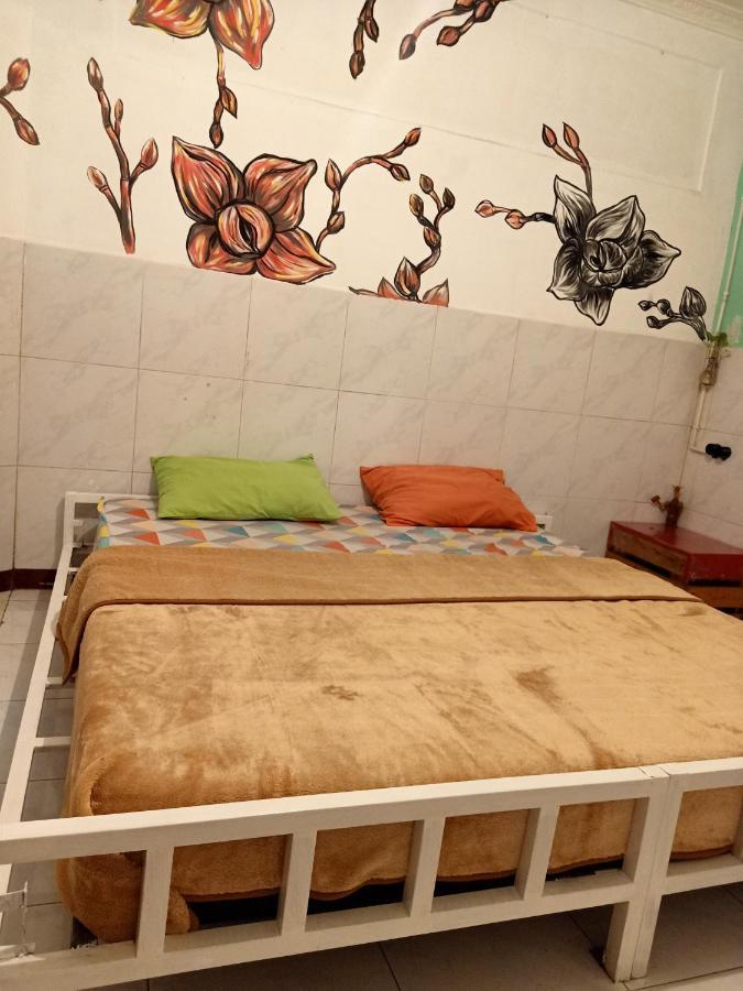 Deoplet Homestay & Gallery Джокякарта Екстериор снимка