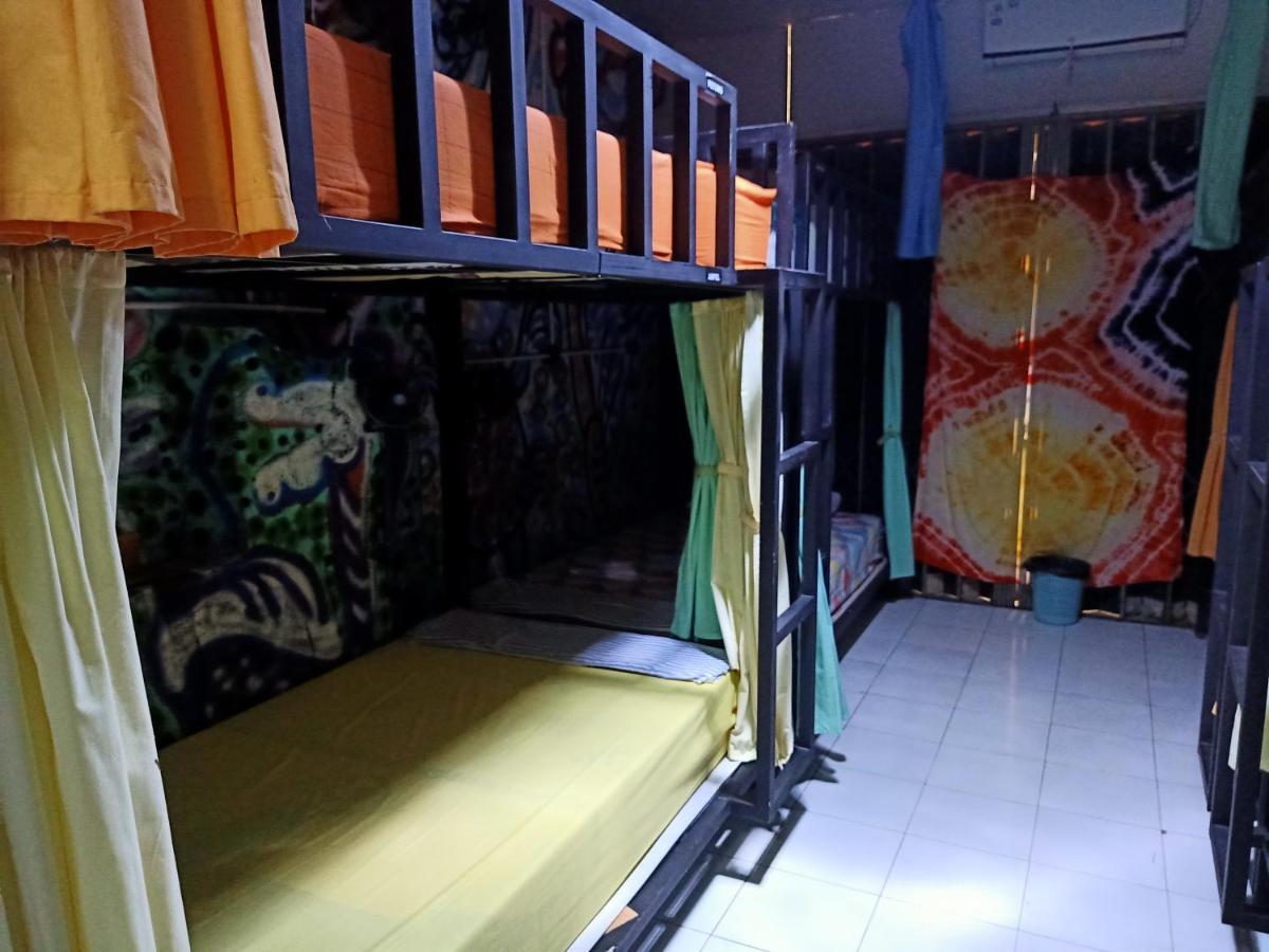 Deoplet Homestay & Gallery Джокякарта Екстериор снимка