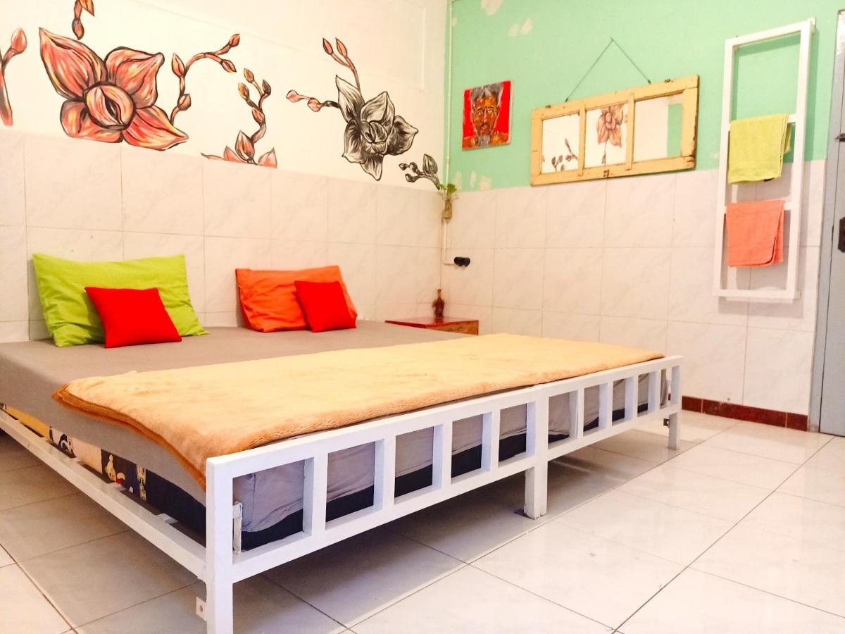 Deoplet Homestay & Gallery Джокякарта Екстериор снимка