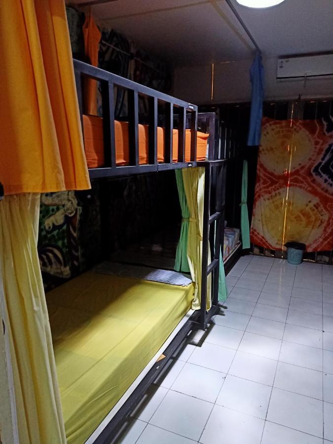Deoplet Homestay & Gallery Джокякарта Екстериор снимка